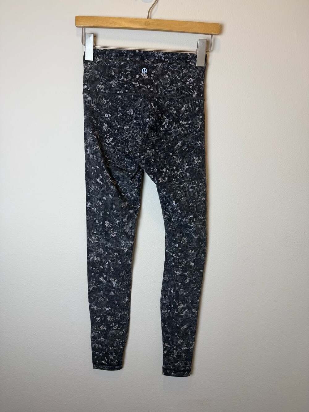 Lululemon Align High-Rise Pant 25" in Black/White Micro Grid Mosaic Print Size 4 - Picture 2 of 4